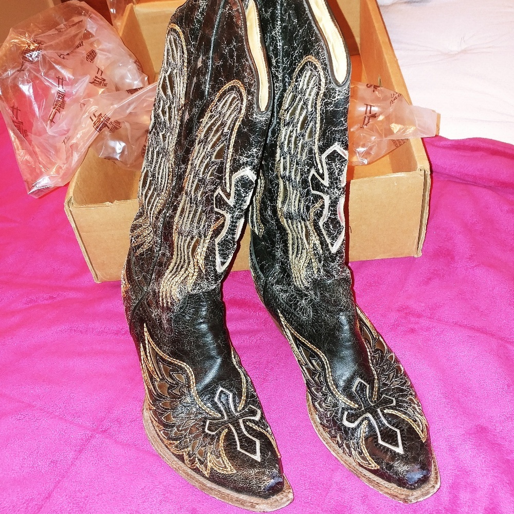 Corral Vintage Black wing and cross boots